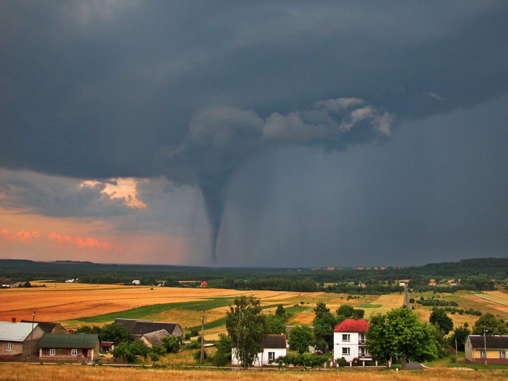 tornado touching down